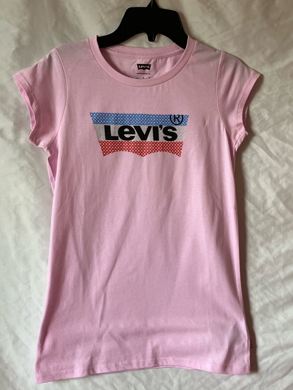 Levi's Pink Short Sleeve Tee with Multicolor Logo size L.